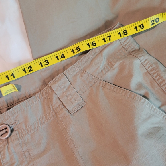 Cabela's Tan Cargo Shorts - Picture 6 of 6